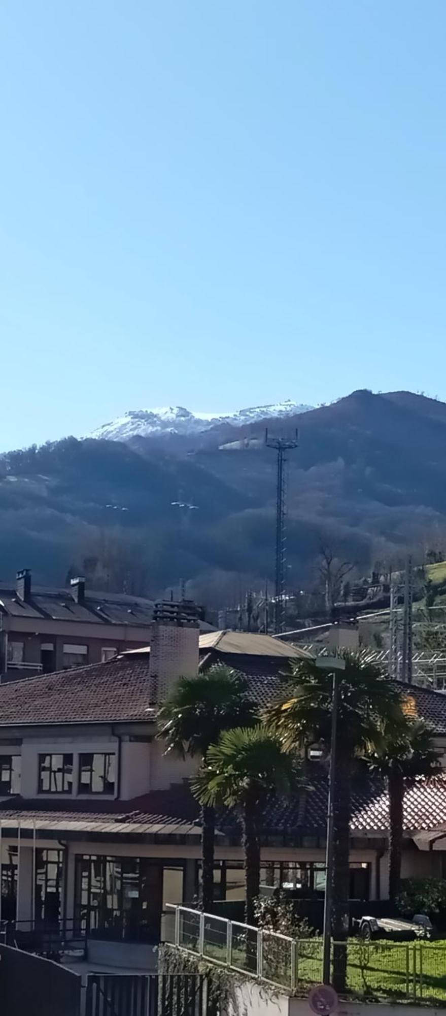Bonito Apartamento Céntrico y Luminoso Pola de Lena Exterior foto